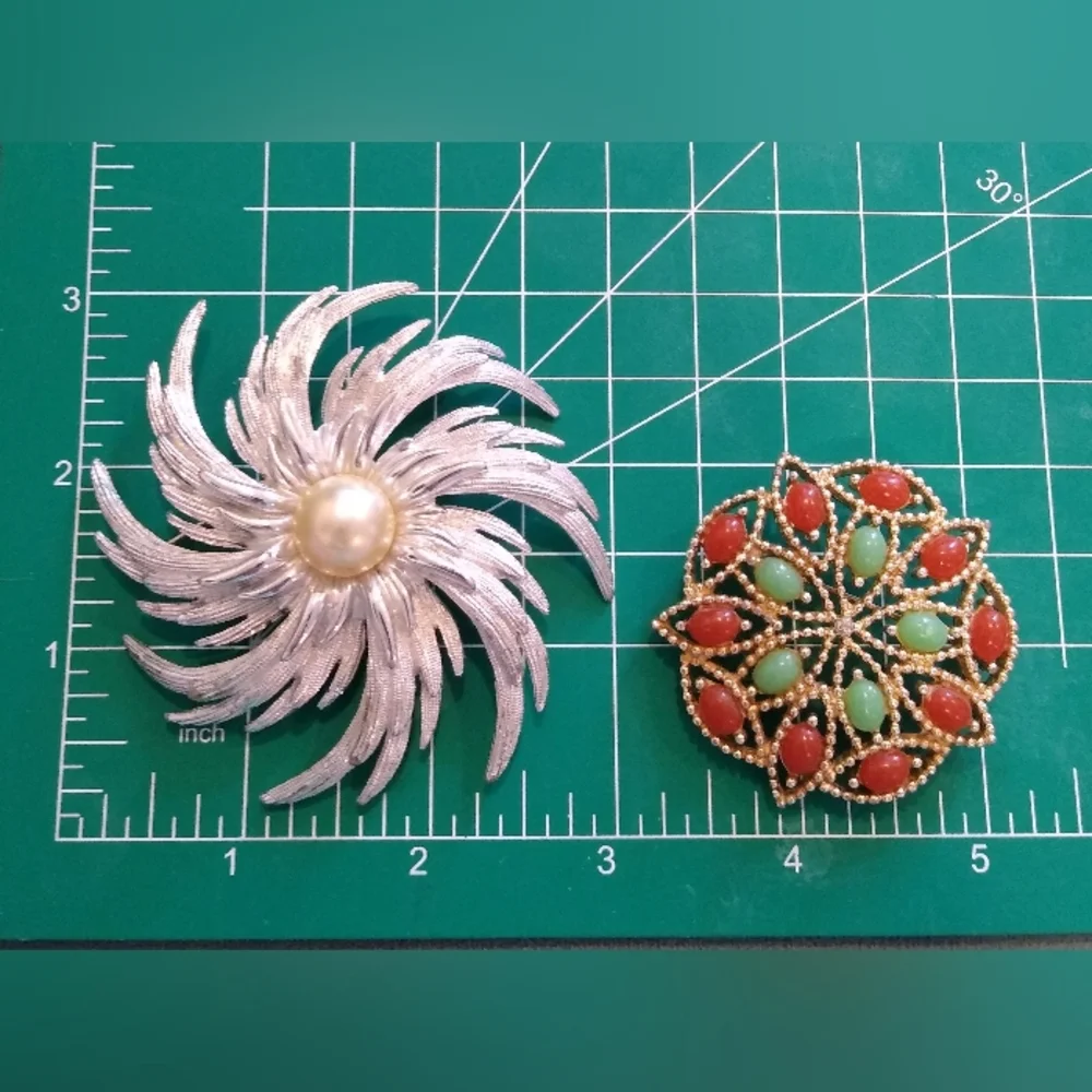 SC Sara Coventry Brooch Set
